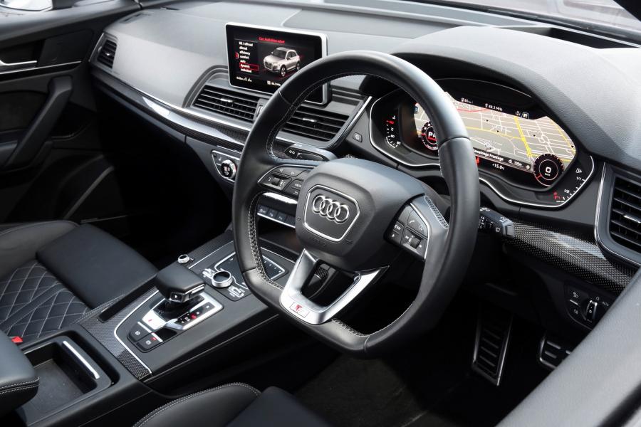 Интерьер Audi SQ5 3.0 TFSI 2017 года  (AU) (фото 4 из 40)